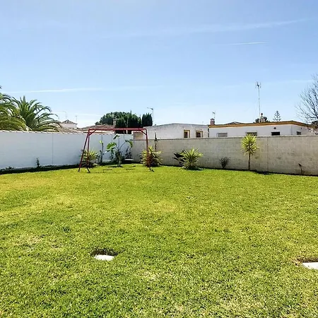 2 Bedroom Awesome In Chiclana De La Fronter Holiday home *